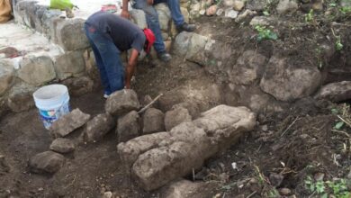 Encuentran escultura dual en la zona arqueológica de Oxkintok