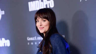 Dakota Johnson hace broma sobre Armie Hammer en la noche de apertura de Sundance: «¿Quién sabía que el canibalismo era tan popular?»