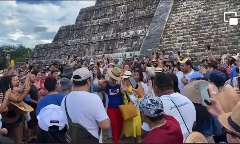 Bajan a golpes a turista que subió al templo de Kukulcán en Chichén Itzá