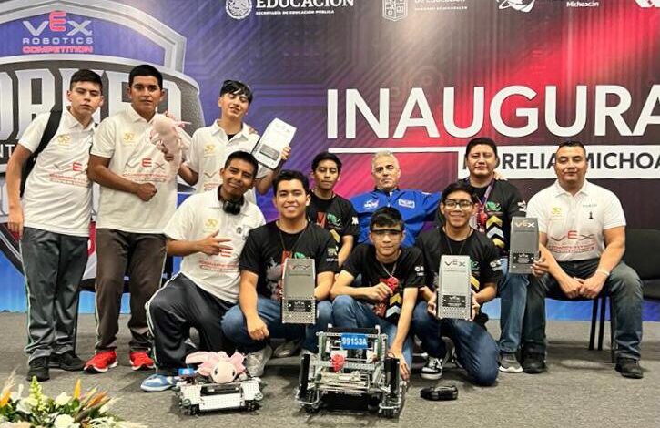 Arrasan alumnos del CECyTECH en competencia internacional de robótica