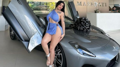 Modelo Karely Ruiz se regala de cumpleaños un automóvil de 3 millones de pesos