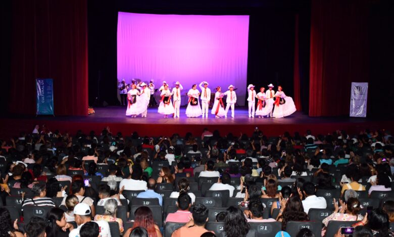 Ofrecen espectáculo musical «100 años de carnaval» en Veracruz