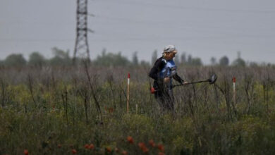 Las mujeres ucranianas toman el relevo para desminar la tierra