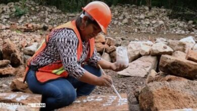 Mujeres participan en labores arqueológicas en Uxmal