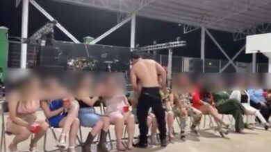 Festejo a mamás con strippers en un colegio católico